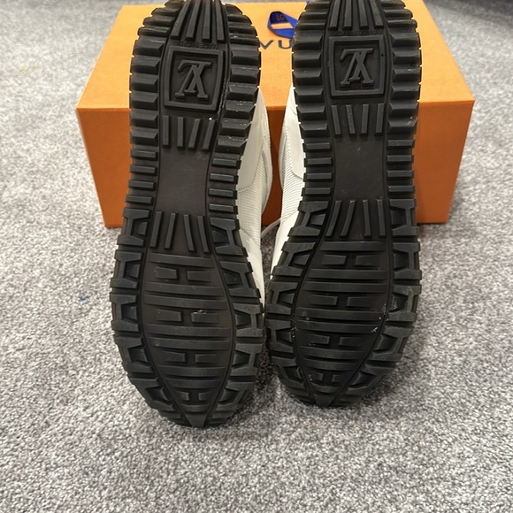 Authentic Louis Vuitton run away sneaker - Picture 5 of 8